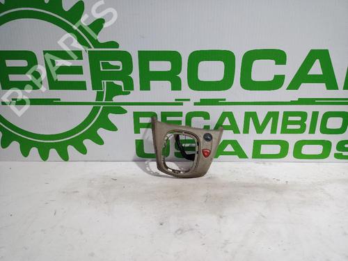 Bouton de warning RENAULT SCÉNIC II (JM0/1_) [2003-2010]  31674146