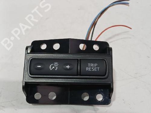 Used Switch Switch NISSAN QASHQAI II (J11, J11_) 1.3 DIG-T (140 hp) 31568304 31568304