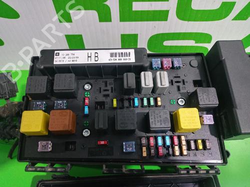 Fuse box OPEL ZAFIRA / ZAFIRA FAMILY B (A05) 1.9 CDTI (M75) | BP31543038E1