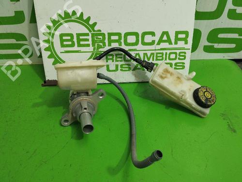 Used Brake master cylinder Brake master cylinder CITROËN C4 I (LC_) [2004-2014] 31675392 31675392