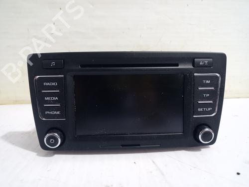 Used Display monitor SKODA YETI (5L) 1.2 TSI (105 hp) 31560685