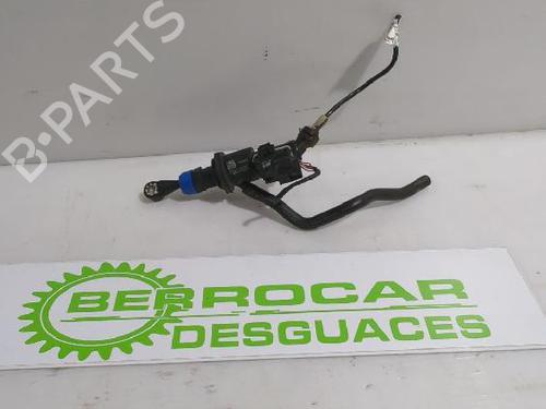 Used Clutch slave cylinder Clutch slave cylinder DACIA DUSTER (HM_) 1.0 TCe 90 (HMM6) (91 hp) 31567860 31567860