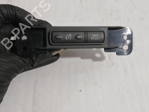 switch-nissan-micra-v-k14-2016-31563138 main image