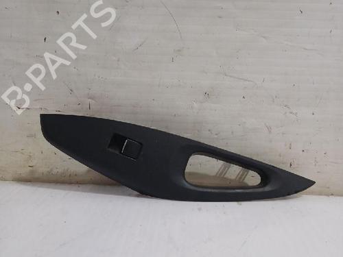 Used Right rear window switch TOYOTA COROLLA Estate (_E21_) 1.8 Hybrid (ZWE211W) (122 hp) 31562822