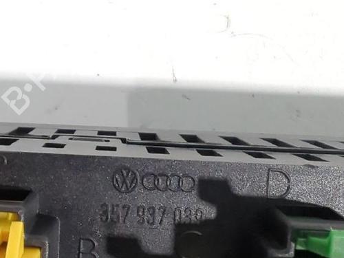 Fuse box VW GOLF V (1K1) 2.0 FSI | BP32463307E1