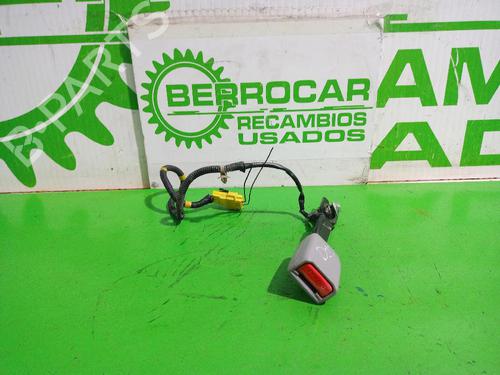 Used Seat buckle KIA SORENTO I (JC) 2.5 CRDi (170 hp) 31551594