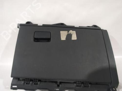 Used Glove box Glove box TOYOTA COROLLA Saloon (_E21_) 1.8 VVTi Hybrid (ZWE211) (122 hp) 33747387 33747387