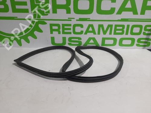 Used Rubber door seal HYUNDAI ELANTRA III (XD) 2.0 CRDi (113 hp) 31542322