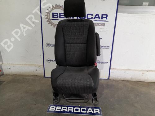 Used Right front seat TOYOTA COROLLA Verso (ZER_, ZZE12_, R1_) 2.2 D-4D (AUR10_, AUR10R) (177 hp) 31673385