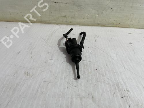 Used Clutch slave cylinder Clutch slave cylinder SKODA YETI (5L) 1.2 TSI (105 hp) 31560789 31560789