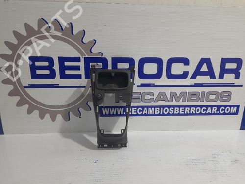 Used Armrest / Center console Armrest / Center console SUZUKI SWIFT II Saloon (AH, AJ) 1.6 i 4WD (SF416, AJ14) (92 hp) 31541050 31541050