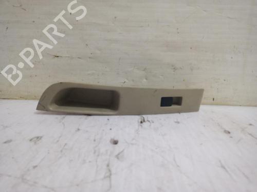 Used Right front window switch NISSAN MICRA III (K12) 1.2 16V (80 hp) 31561766