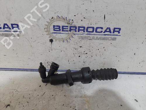 Used Clutch slave cylinder Clutch slave cylinder PEUGEOT 5008 (0U_, 0E_) 2.0 HDi 150 / BlueHDi 150 (150 hp) 31540558 31540558