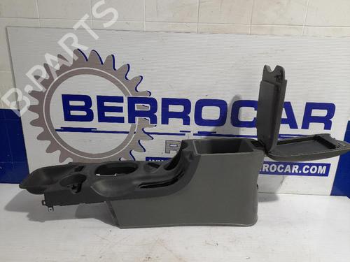 Used Armrest / Center console HYUNDAI SANTA FÉ I (SM) 2.0 CRDi (113 hp) 31542122