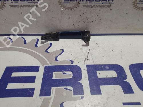 front-left-exterior-door-handle-toyota-corolla-_e12_-2001-2002-2003-2004-2005-2006-2007-2008-31538709 main image