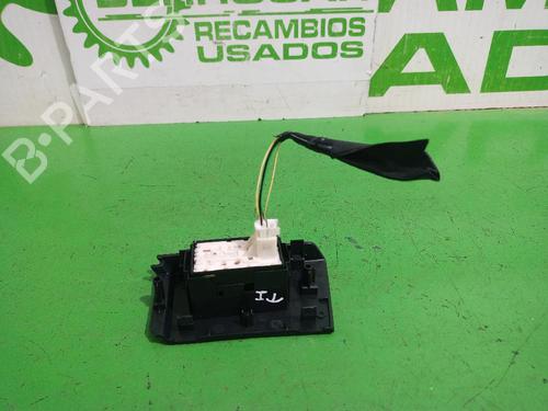 Left rear window switch TOYOTA AURIS (_E18_) 1.8 Hybrid (ZWE186_, ZWE186R) | BP31554375I29