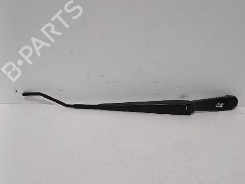 Used Front windshield wiper arm Front windshield wiper arm SUZUKI SX4 S-Cross (JY) 1.4 T AllGrip (AKK414) (140 hp) 31567749 31567749