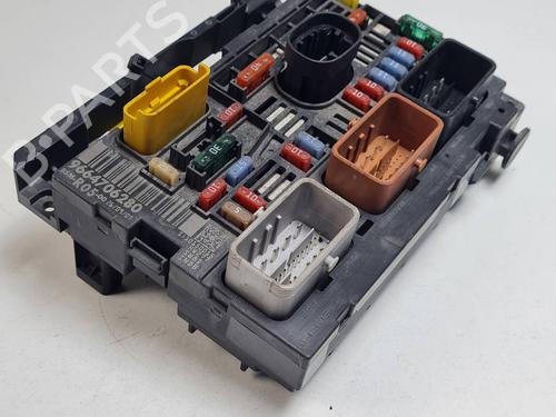 Used Fuse box Fuse box 37168773 37168773