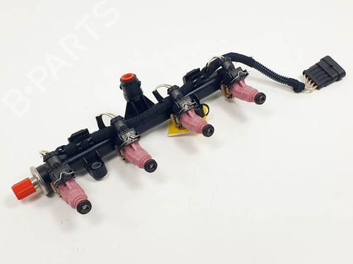 Used Injection rail FIAT BRAVO II (198_) 1.4 (198AXA1B) (90 hp) 24263267