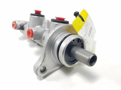 brake-master-cylinder-kia-picanto-i-sa-2004-2005-2006-2007-2008-2009-2010-2011-2012-39666733 main image