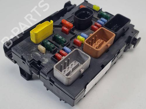 Used Fuse box Fuse box 36692386 36692386
