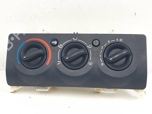 Commande Chauffage RENAULT CLIO II (BB_, CB_) 1.2 (BB0A, BB0F, BB10, BB1K, BB28, BB2D, BB2H, CB0A,... (58 hp) 29989875