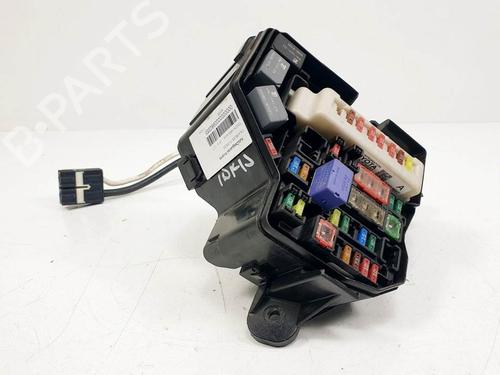 Used Fuse box Fuse box TOYOTA YARIS (_P13_) 1.3 (NSP130_, NSP130) (99 hp) 15061901 15061901