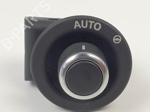 steering-wheel-controls-jaguar-f-type-coupe-x152-2013-25119244 main image