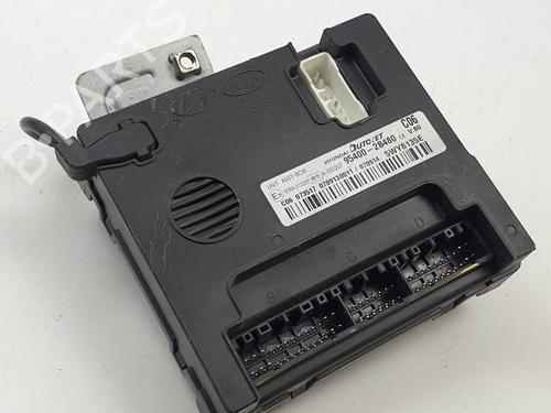 Used Electronic module HYUNDAI SANTA FÉ II (CM) 2.2 CRDi 4x4 (155 hp) 26879700