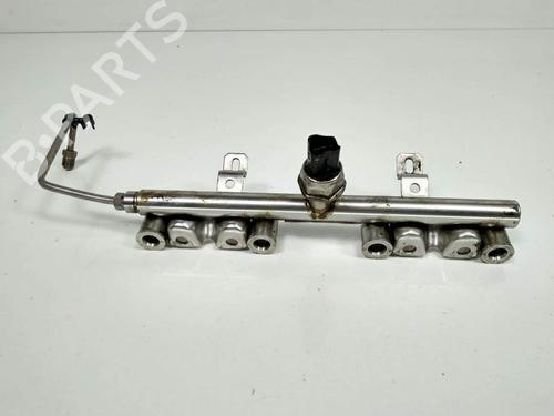 Used Injection rail Injection rail PEUGEOT 5008 (0U_, 0E_) 1.6 16V (156 hp) 8057747 8057747