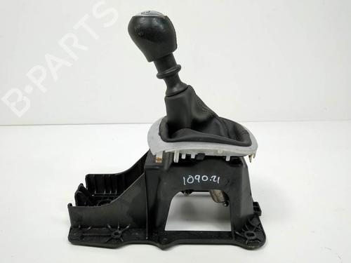 Used Gear lever Gear lever RENAULT MEGANE III Grandtour (KZ0/1) 1.5 dCi (KZ09, KZ0D, KZ1G, KZ29, KZ14, KZ1W, KZ10, KZ1F,... (110 hp) 8237050 8237050