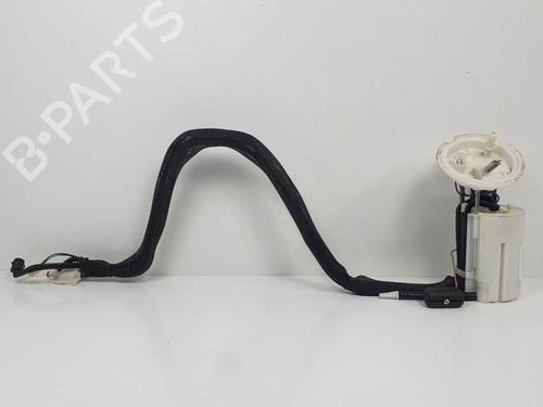 Used Fuel pump BMW 6 Convertible (E64) 650 i (367 hp) 12393053