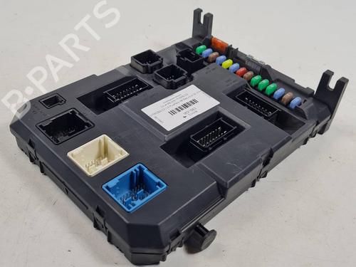 Used Fuse box Fuse box 37628925 37628925