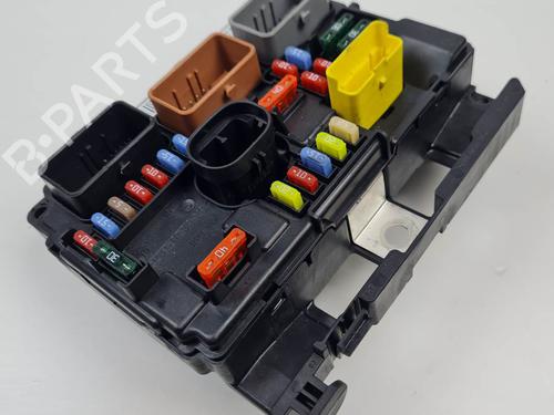 Used Fuse box Fuse box CITROËN C3 II (SC_) 1.4 HDi 70 (SC8HZC, SC8HR0, SC8HP4) (68 hp) 28027559 28027559