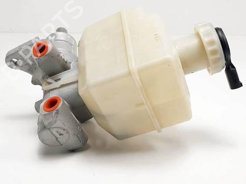 Brake master cylinder LAND ROVER DISCOVERY IV (L319) 3.0 TD 4x4 | BP18333475M77 