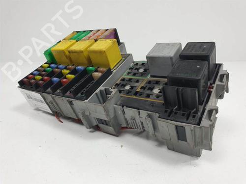 Used Fuse box Fuse box OPEL CORSA C (X01) 1.3 CDTI (F08, F68) (70 hp) 10811690 10811690