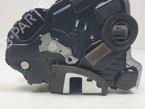 front-right-lock-toyota-rav-4-v-_a5_-_h5_-2018-34517450 main image