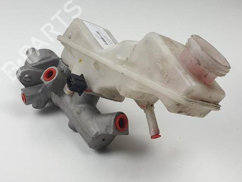 Used Brake master cylinder TOYOTA AVENSIS (_T25_) 2.0 D-4D (ADT250_, ADT250R) (126 hp) 27375206