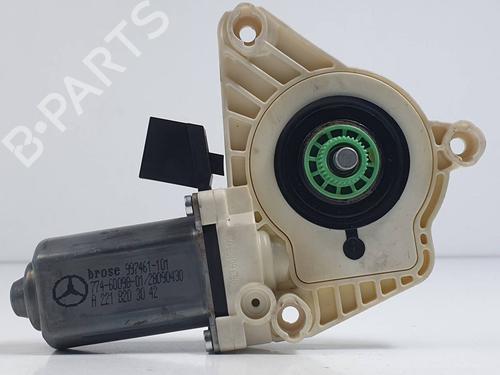 Used Right rear window motor Right rear window motor MERCEDES-BENZ S-CLASS (W221, V221) S 350 BlueTec (221.026, 221.126) (258 hp) 39916620 39916620