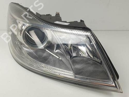 Used Right headlight SKODA OCTAVIA II (1Z3) 1.6 TDI (105 hp) 26030189