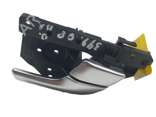 Used Front right interior door handle Front right interior door handle 37413732 37413732
