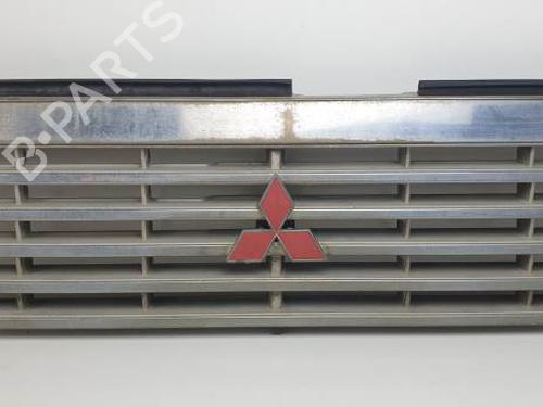 Used Grille MITSUBISHI PAJERO II (V3_W, V2_W, V4_W, V5_W) 2.5 TD 4WD (V24W) (99 hp) 29245119