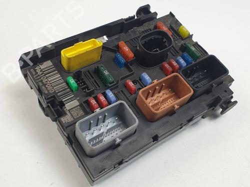 Used Fuse box Fuse box 38927858 38927858