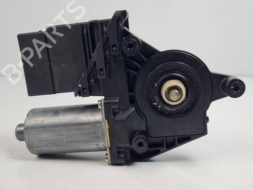 Rudehejsemotor bagstkærm venstre Rudehejsemotor bagstkærm venstre VW PASSAT B5 Variant (3B5) 1.9 TDI (110 hp) 37457883 37457883