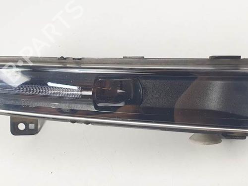 Used Right front fog light Right front fog light LAND ROVER RANGE ROVER VELAR (L560) 2.0 D180 TD4 4x4 (180 hp) 25144217 25144217