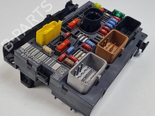 Used Fuse box Fuse box 38532098 38532098