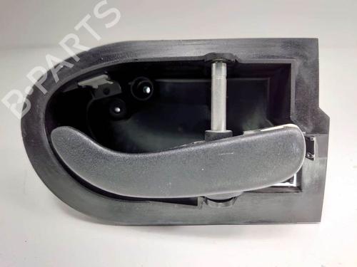 Used Rear right interior door handle Rear right interior door handle FORD MONDEO I Turnier (BNP) 2.0 i 16V (136 hp) 8225568 8225568