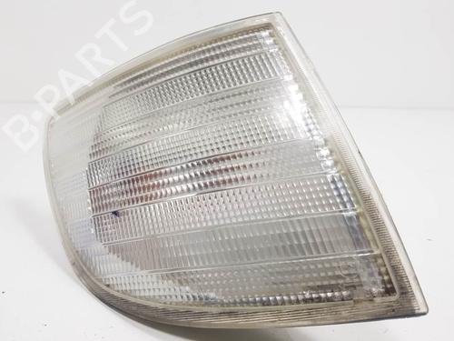 Used Right front indicator Right front indicator MERCEDES-BENZ V-CLASS (638/2) V 220 CDI (638.294) (122 hp) 8590109 8590109
