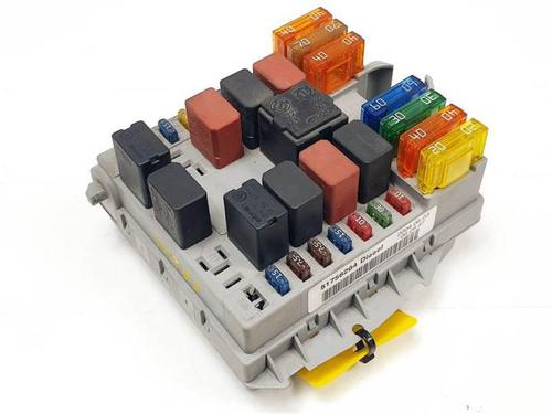 Used Fuse box MITSUBISHI CARISMA (DA_) 1.8 16V GDI (DA2A) (125 hp) 25404018