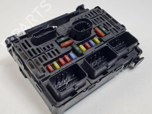 Used Fuse box Fuse box 38346183 38346183